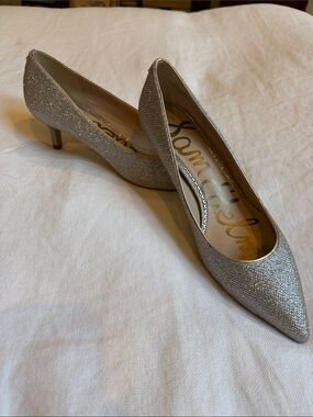 NWOT Sam Edelman Silver Glitter Pointed-Toe Kitten Heels